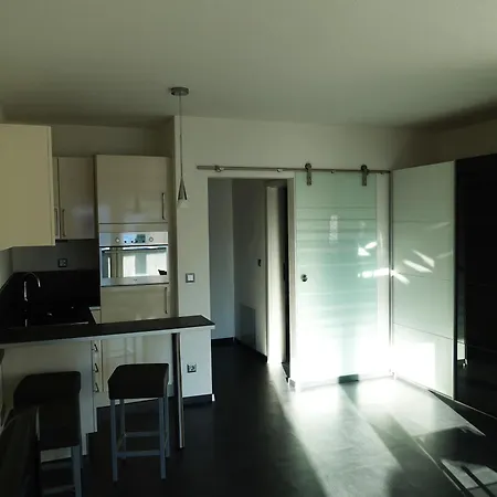 & Quiet: 2 Minutes To The Train Station Apartamento *